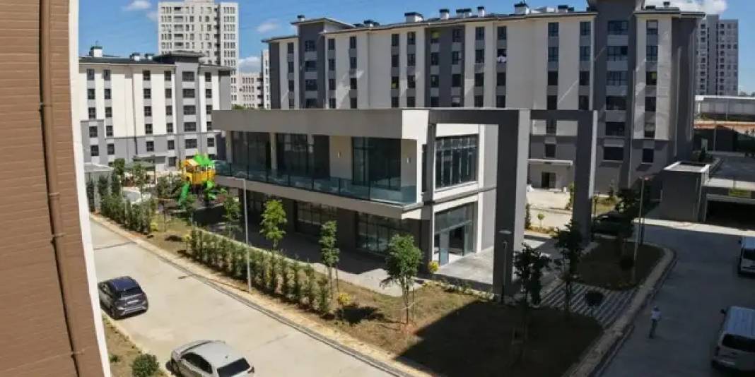 İstanbul'da kiralık TOKİ evlerinin içi ilk kez görüntülendi: Bakan Kurum örnek daireyi gezdirdi 1